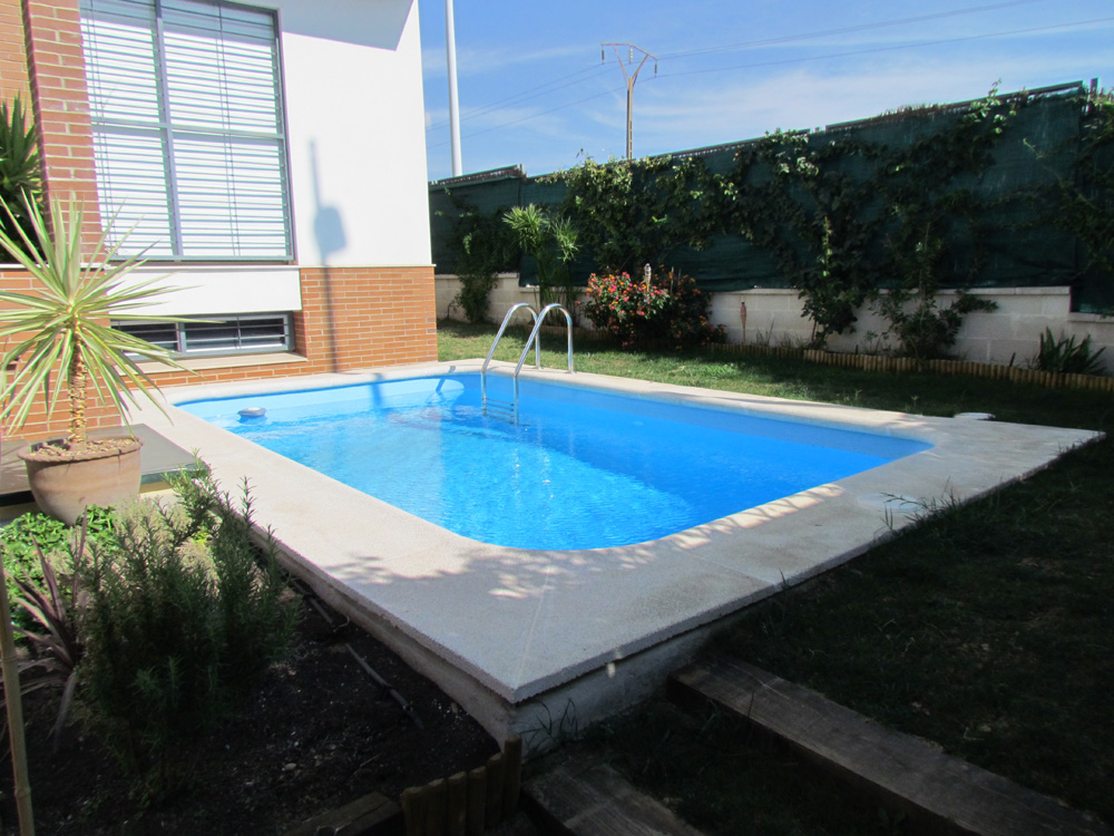 Prefabricamos su Piscina en Madrid, piscina de poliéster