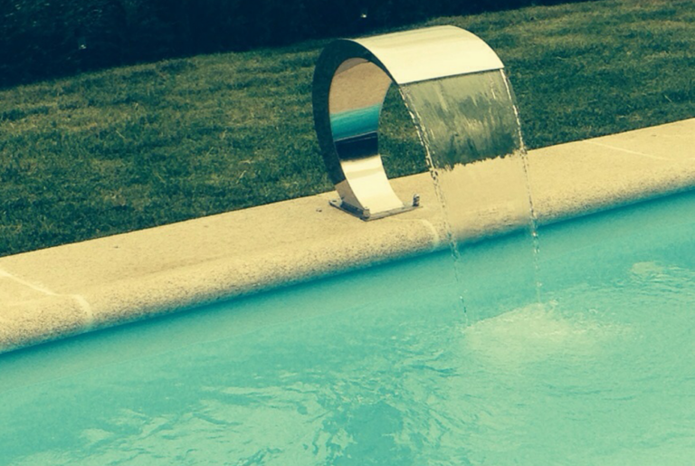 piscina de diseño moderno