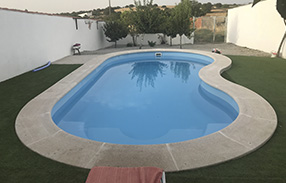 Piscina Prefabricada R750, piscina de poliéster 7,4 x 3,7 metros